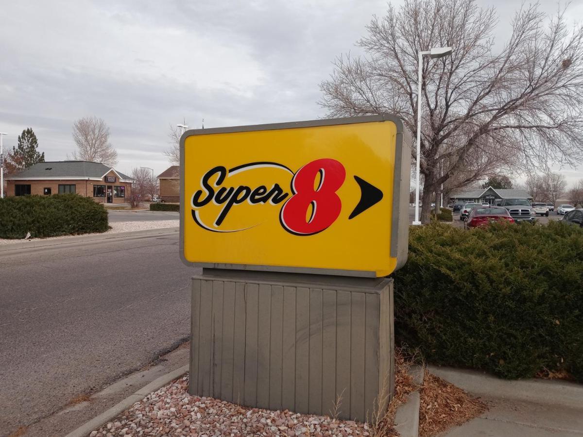 Hotel Super 8 By Wyndham Windsor Exterior foto