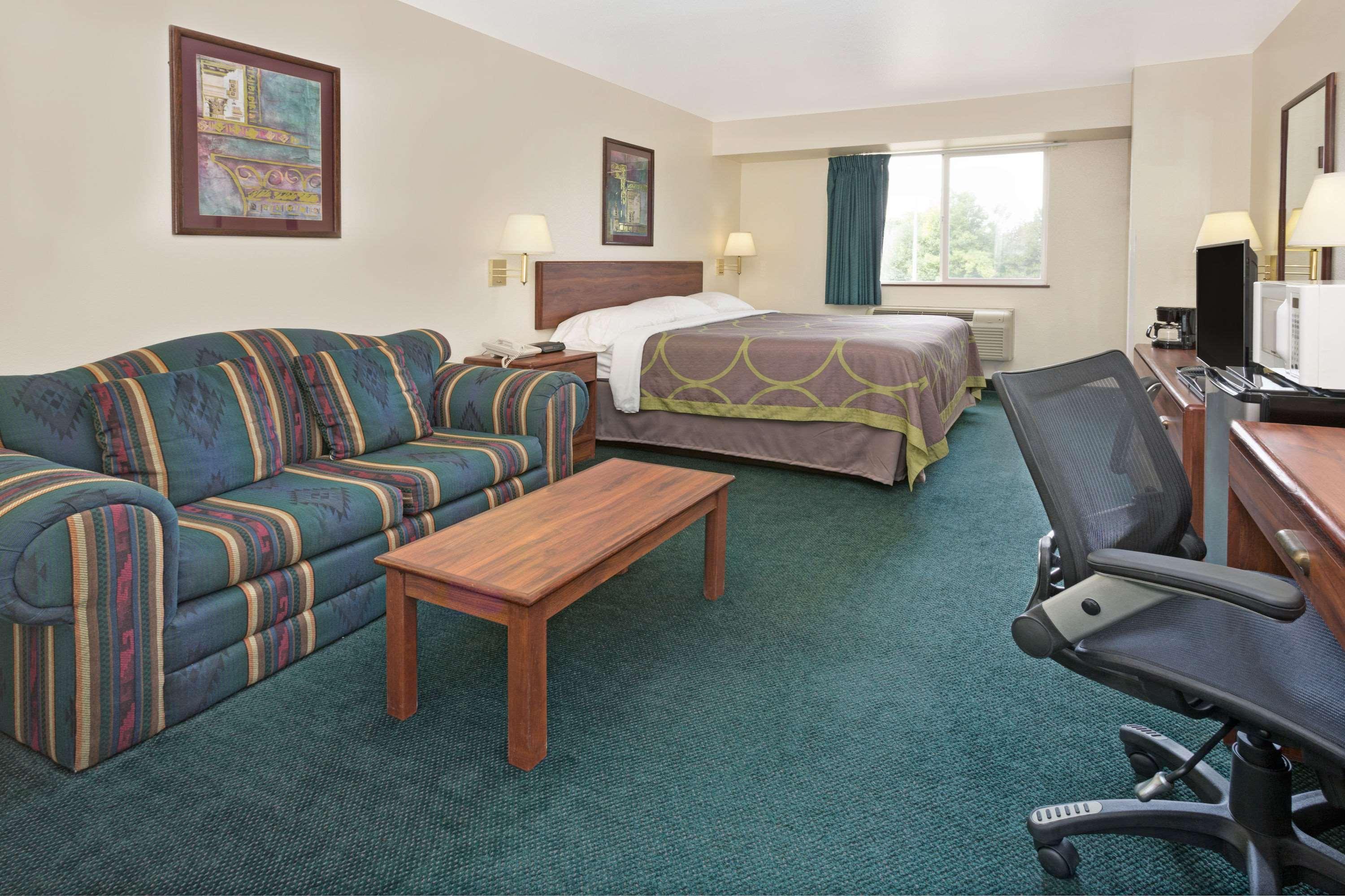 Hotel Super 8 By Wyndham Windsor Exterior foto